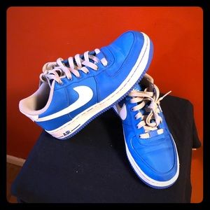 🚨Air Force 1 ( Grade school size)🚨